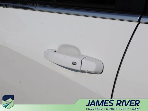 Used 2024 Chevrolet Malibu LT FWD image 19