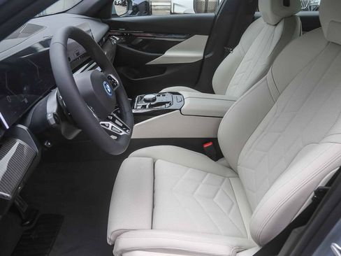 New 2027 BMW 550e xDrive w/ Premium Package AWD/4WD image 13