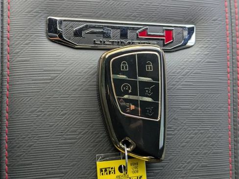 Used 2025 GMC Yukon XL AT4 Ultimate AWD/4WD image 32