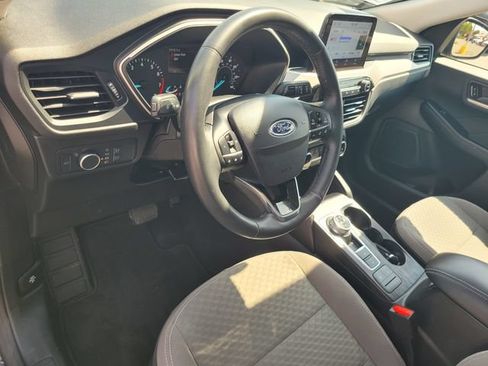 Certified 2022 Ford Escape SE w/ SE Sport Appearance Package FWD image 9