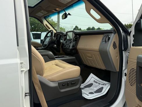 Used 2016 Ford F250 Lariat w/ Lariat Ultimate Package AWD/4WD image 29