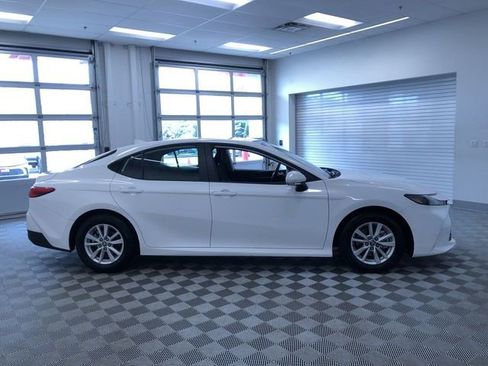 Used 2026 Toyota Camry LE FWD image 35