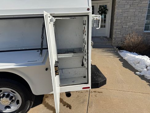 Used 2011 Chevrolet Express 3500 image 25