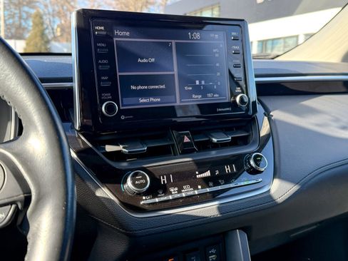 Used 2022 Toyota Corolla Cross XLE w/ Convenience Package image 18