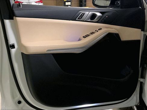 Used 2021 BMW X5 xDrive40i w/ Convenience Package image 18