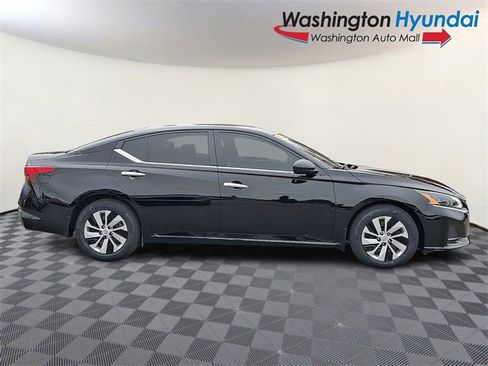 Used 2024 Nissan Altima 2.5 S image 7