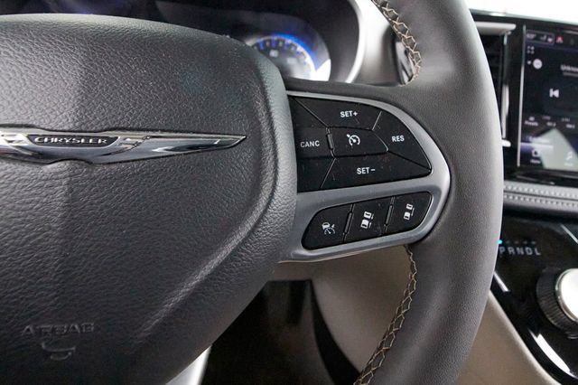 Used 2022 Chrysler Pacifica Touring-L AWD/4WD image 16