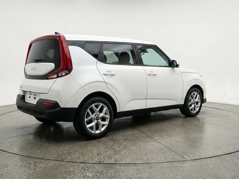 Used 2025 Kia Soul LX w/ LX Technology Package image 9