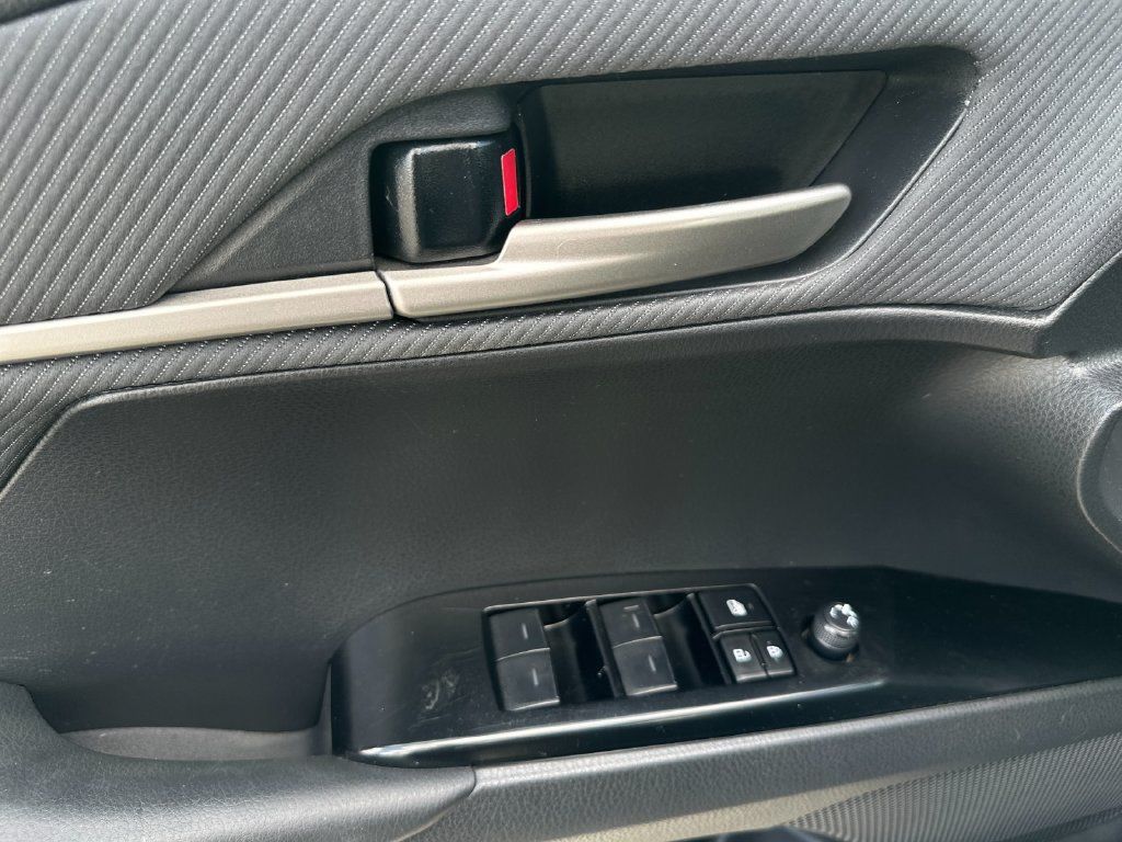 Used 2025 Toyota Camry SE FWD image 10