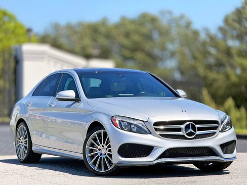 Used 2015 Mercedes-Benz C 300 4MATIC Sedan image 4