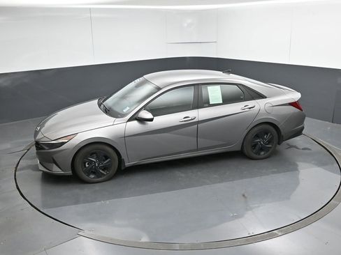 Used 2022 Hyundai Elantra Blue image 46