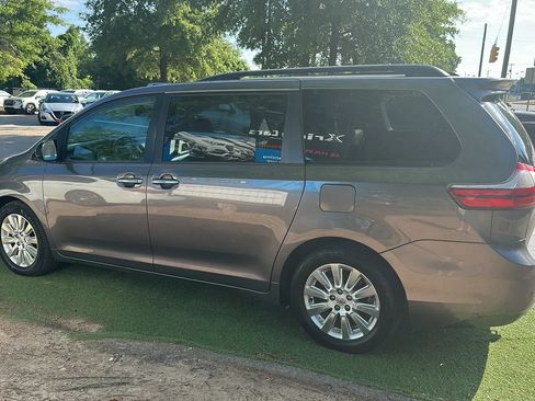 Used 2015 Toyota Sienna XLE w/ XLE Navigation Package AWD/4WD image 4