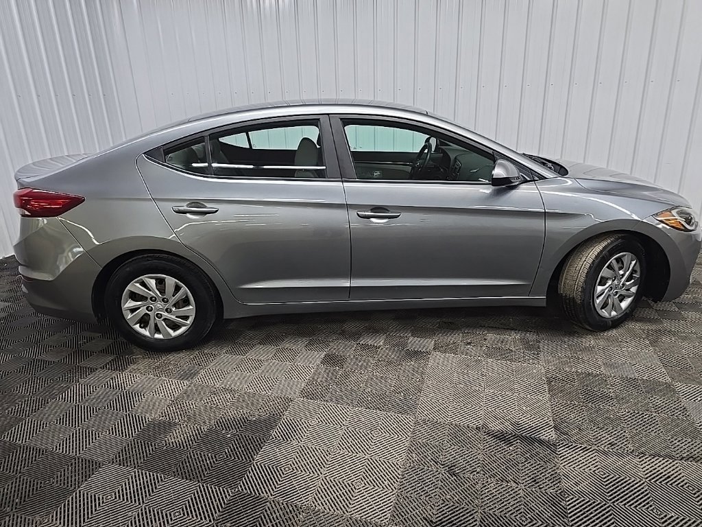 Used 2018 Hyundai Elantra SE FWD image 2