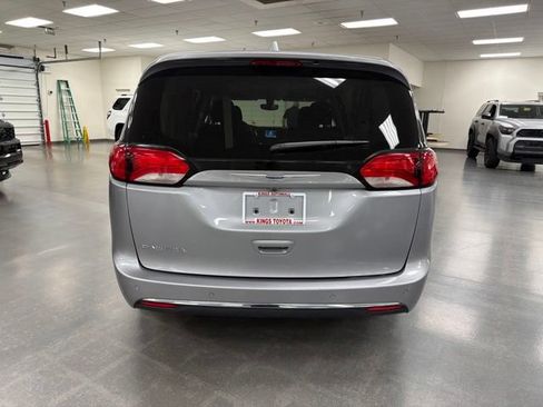 Used 2019 Chrysler Pacifica Touring Plus FWD image 6