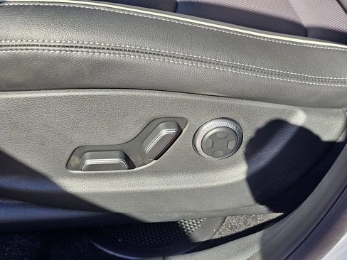 Used 2026 Genesis GV70 2.5T Advanced AWD/4WD image 33