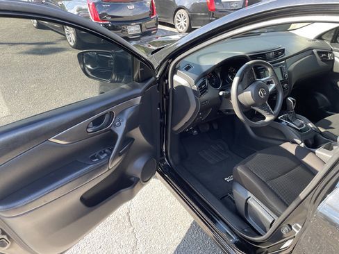 Used 2020 Nissan Rogue Sport S FWD image 13