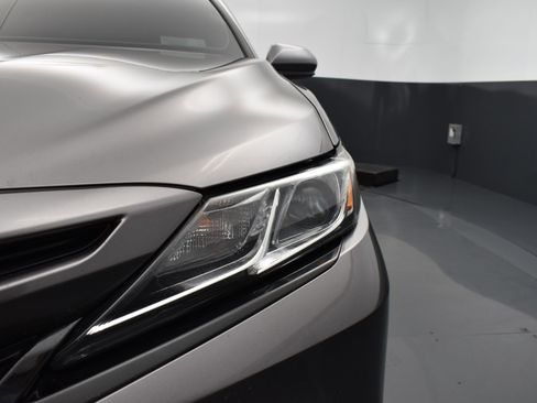 Used 2020 Toyota Camry SE w/ Carpet Mat Package image 6