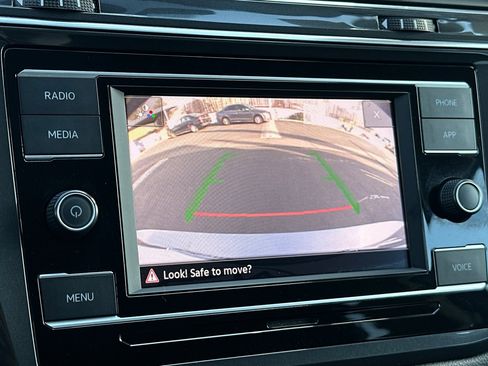 Used 2022 Volkswagen Tiguan S image 21