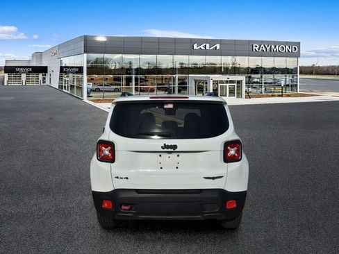 Used 2017 Jeep Renegade Trailhawk AWD/4WD image 4