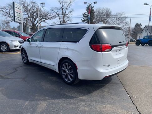 Used 2020 Chrysler Pacifica Limited image 5