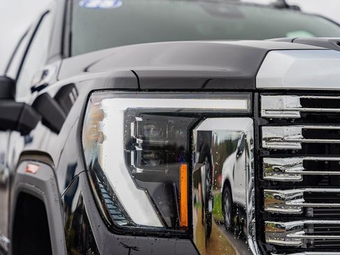 Used 2025 GMC Sierra 3500 Denali w/ Denali Reserve Package image 12