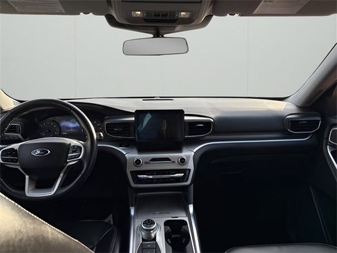 Used 2021 Ford Explorer XLT w/ Equipment Group 202A image 17