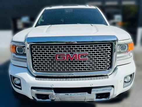 Used 2016 GMC Sierra 2500 Denali w/ Duramax Plus Package AWD/4WD image 8