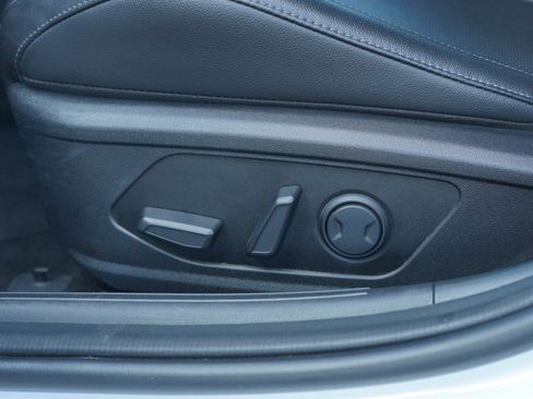 Used 2025 Hyundai Elantra Limited FWD image 18