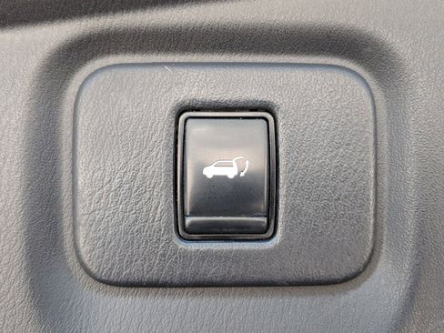 Used 2017 Nissan Pathfinder Platinum FWD image 33