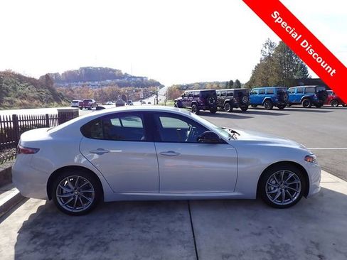 New 2025 Alfa Romeo Giulia Sprint w/ Driving Assist Package image 8