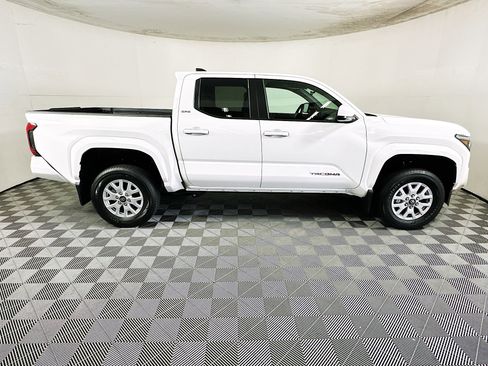 Certified 2025 Toyota Tacoma SR5 image 2