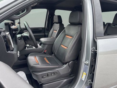 Used 2025 GMC Sierra 2500 AT4 image 30