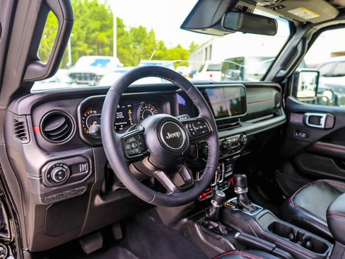 Used 2026 Jeep Gladiator Rubicon AWD/4WD image 12