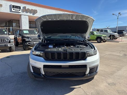 New 2025 Jeep Grand Cherokee L Limited w/ Black Appearance Package AWD/4WD image 52