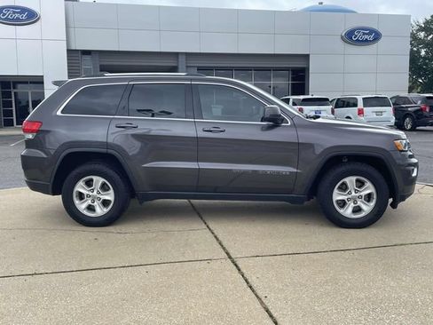 Used 2017 Jeep Grand Cherokee Laredo w/ Quick Order Package 2BE RWD image 2
