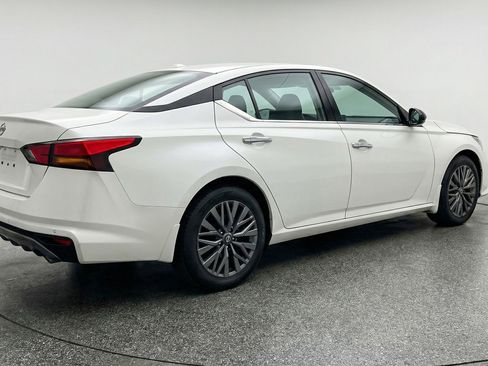 Used 2025 Nissan Altima 2.5 SV image 9