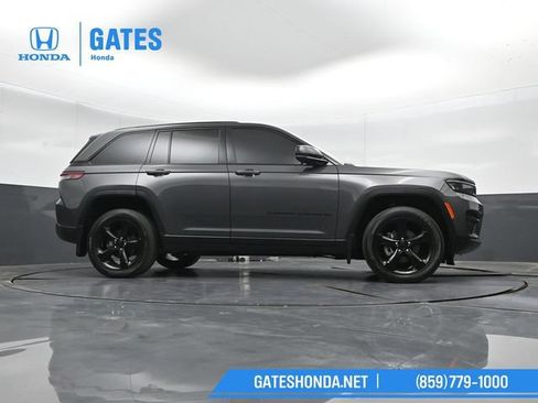Used 2024 Jeep Grand Cherokee Altitude AWD/4WD image 40