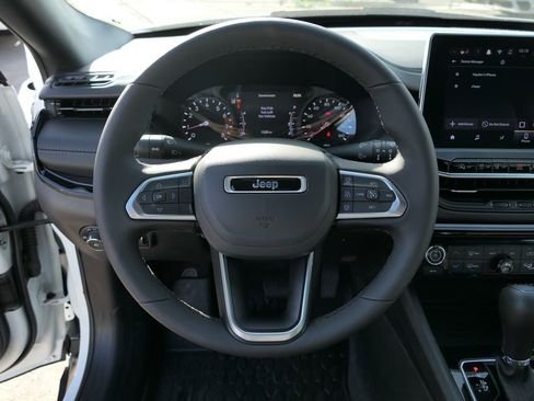 Used 2025 Jeep Compass Latitude w/ Convenience Group image 15