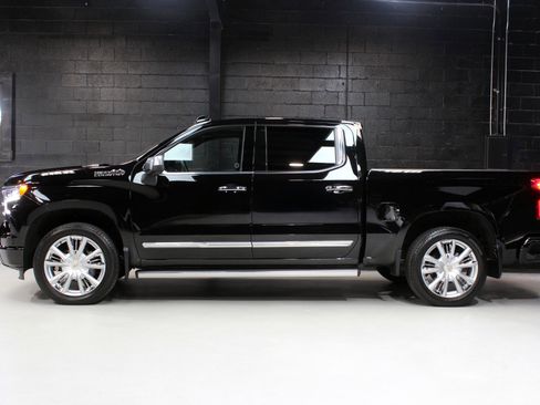 Used 2025 Chevrolet Silverado 1500 High Country w/ High Country Premium Package AWD/4WD image 3