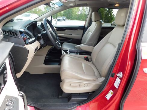 Certified 2022 Honda Odyssey Touring image 13