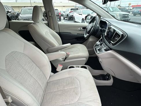 Used 2019 Chrysler Pacifica Touring Plus image 15