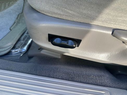 Used 2005 Ford Taurus SE image 16