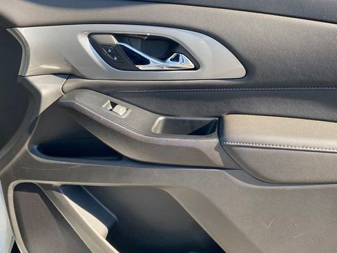 Certified 2023 Chevrolet Traverse LT image 9