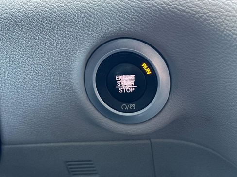 Used 2017 Chrysler Pacifica Touring-L image 25