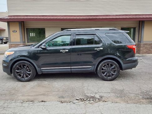 Used 2014 Ford Explorer XLT w/ Equipment Group 202A FWD image 5