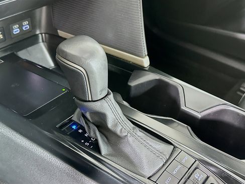 Used 2025 Toyota Camry SE image 25