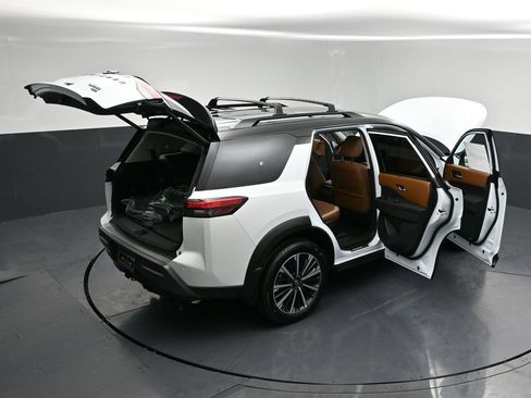 New 2026 Nissan Pathfinder Platinum w/ Lighting Package AWD/4WD image 36