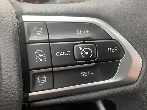 Used 2025 Jeep Compass Trailhawk AWD/4WD image 29