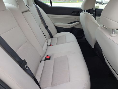 Used 2025 Nissan Altima 2.5 SV FWD image 30