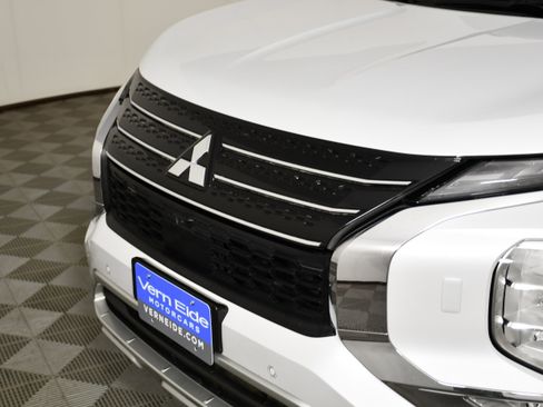Used 2022 Mitsubishi Outlander SE AWD/4WD image 11